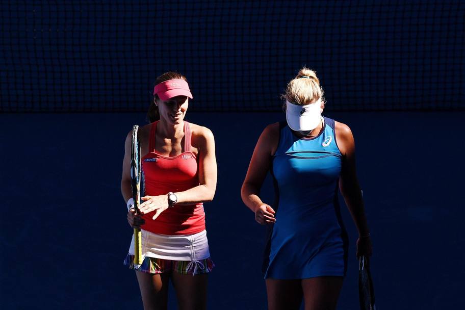 La svizzera Martina Hingis e la statunitense Coco Vandeweghe durante la partita di doppio contro le australiane Casey Dellacqua e Ashleigh Barty (Epa)
